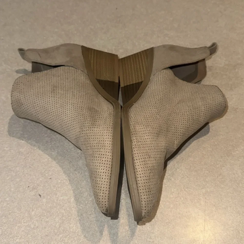 UNIVERSAL THREAD Tan Booties